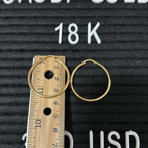 18K Saudi Gold Hoops Earrings - Picture 3 of 3